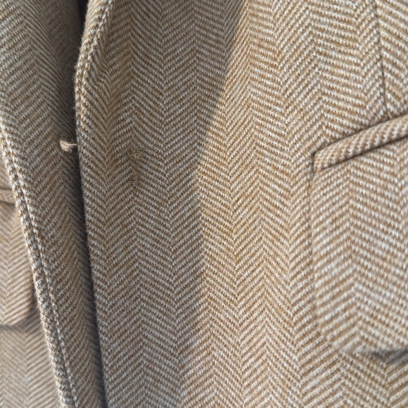 Loft size 6, petite beige brush, cotton blazer missing a button. Worn once. - Picture 2 of 5